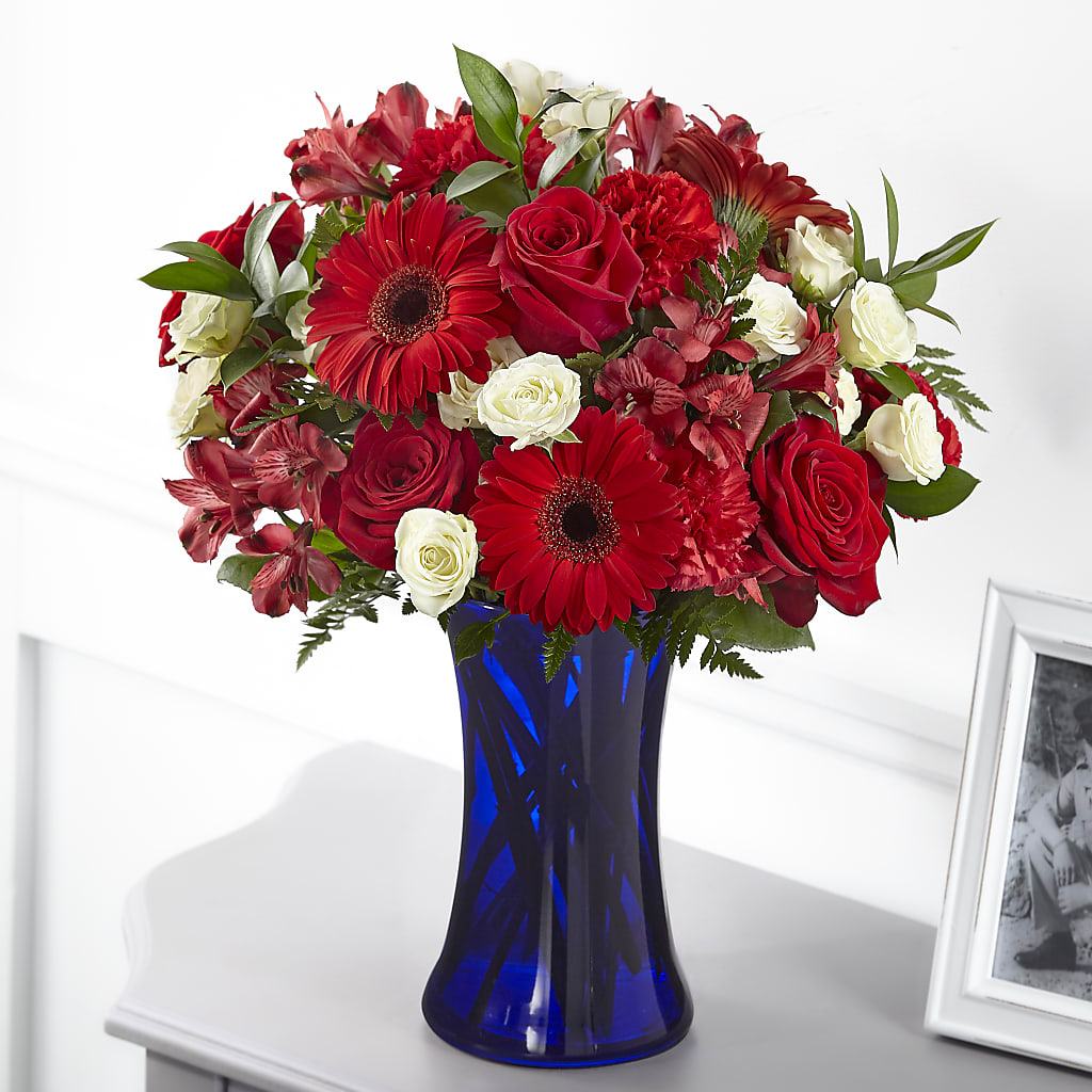 Hearts Embrace Bouquet – Knaup Floral Inc, Cape Girardeau MO