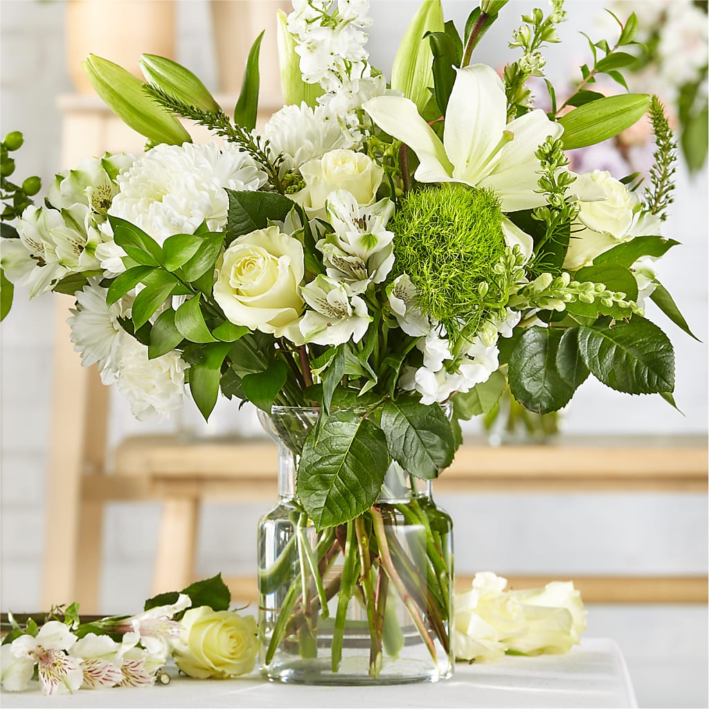 Classic Ivory – A Florist Original – Knaup Floral Inc, Cape Girardeau MO